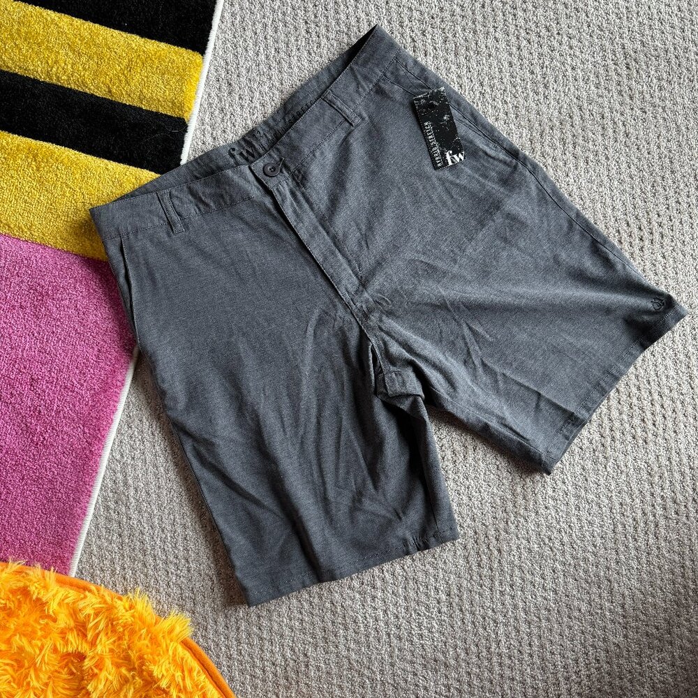 Men's Zumiez Freeworld Shorts Charcoal Size 32 New with Tags